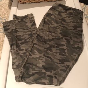 Free Motion army camouflage running pants